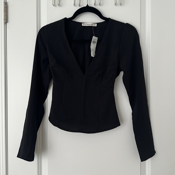 NWT Abercrombie Long-Sleeve Deep-V Top Black (XXS) - Picture 2 of 4